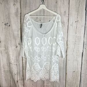 XCVI White Lace Floral Top Coverup Size M NWOT   23